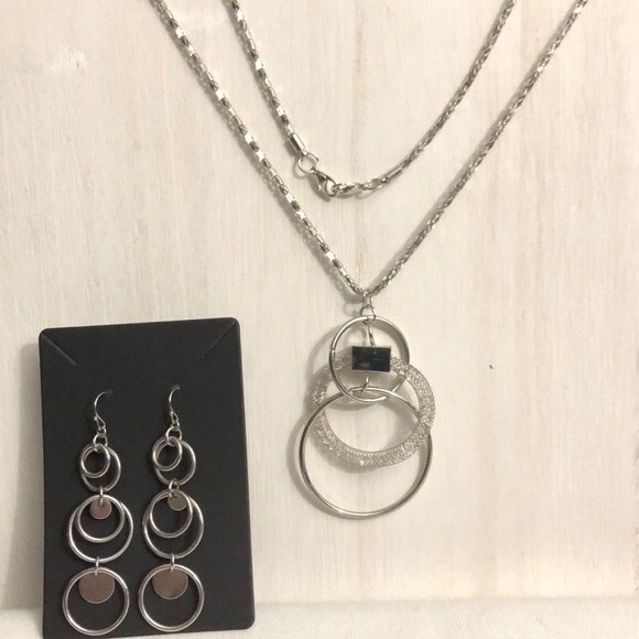 Silver Tone Circle Pendant Necklace & Earring Set - Picture 1 of 7